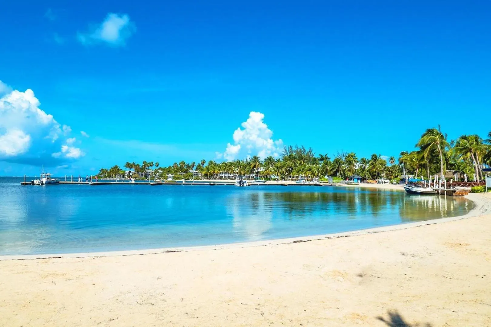 Seaside Dreams - Waterfront Home On Bio Bay With Shared Pool & Walk To The Rum Point Club Driftwood Village Апартаменты